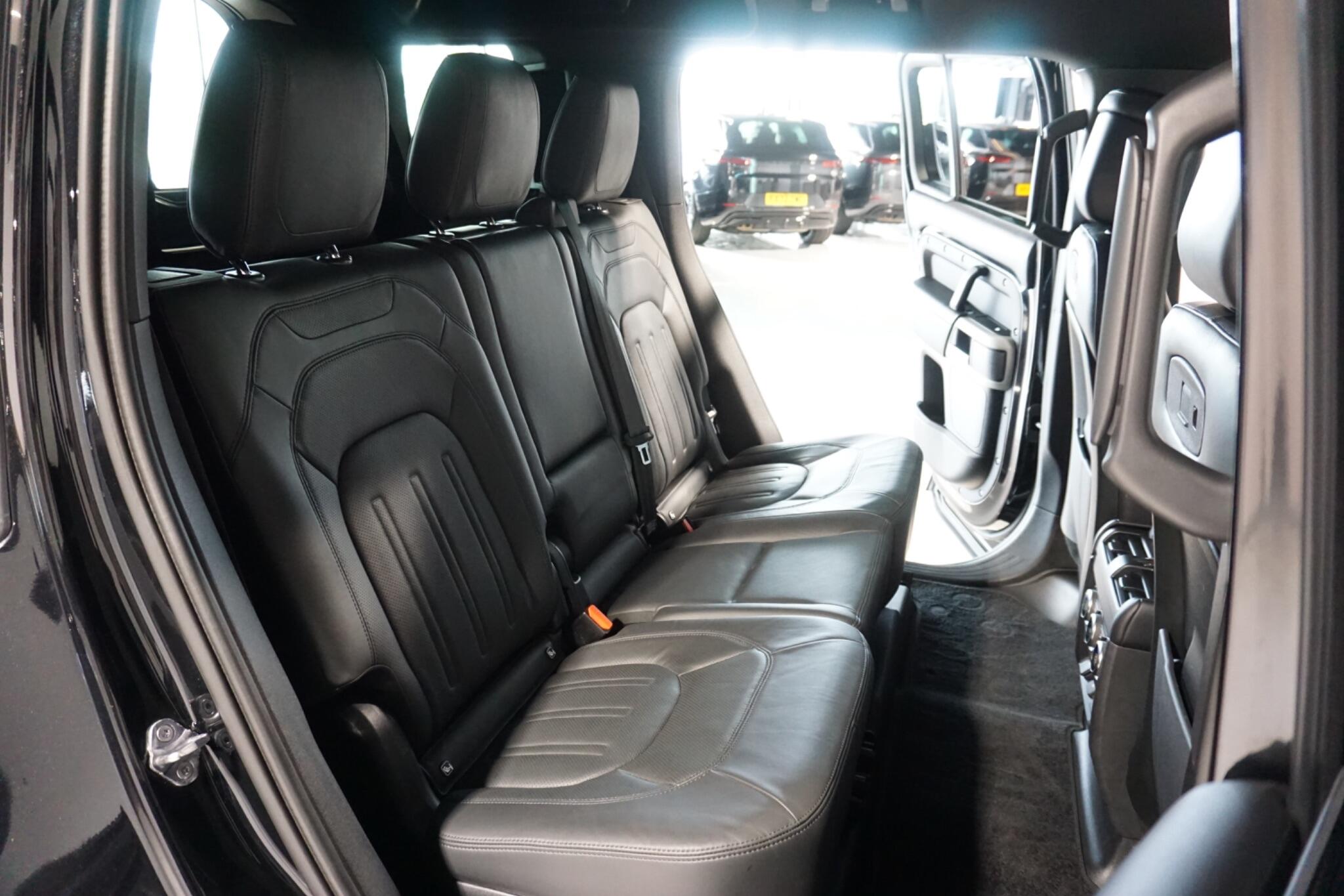 Land Rover Defender 110 3.0 D300 MHEV HSE SUV 5dr Diesel Auto 4WD Euro 6 (s/s) (300 ps)
